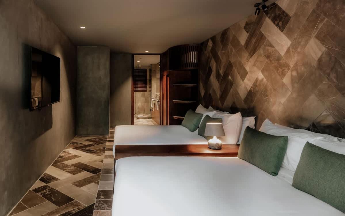 Barneys Ny With Pool Apartment *