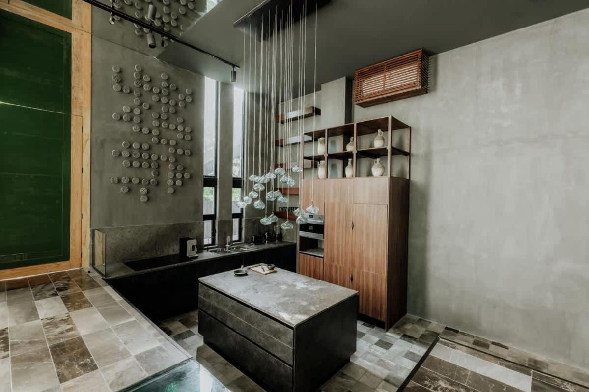Barneys Ny With Pool